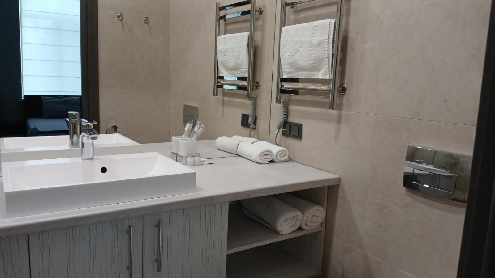 Prestige Apartments Dniprodzerzhynsk Bagian luar foto